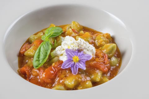 Breakfast and dinner served, local cuisine