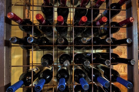 Breakfast and dinner served, local cuisine