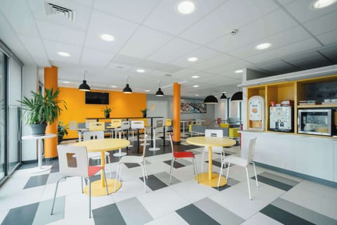 Daily buffet breakfast (EUR 7.5 per person)