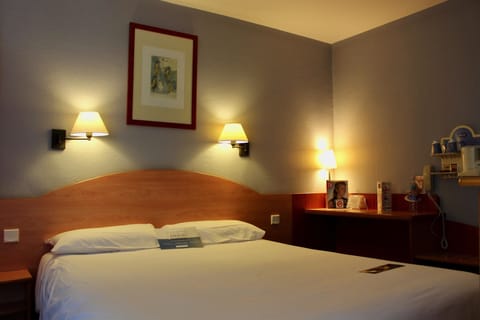 Standard Room, 1 Double Bed | Premium bedding, desk, blackout drapes, soundproofing