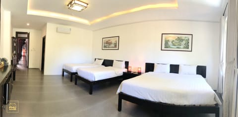 Deluxe Room, 1 Bedroom | In-room safe, blackout drapes, rollaway beds, free WiFi