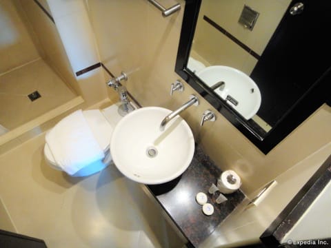 Suite, 2 Bedrooms | Bathroom sink