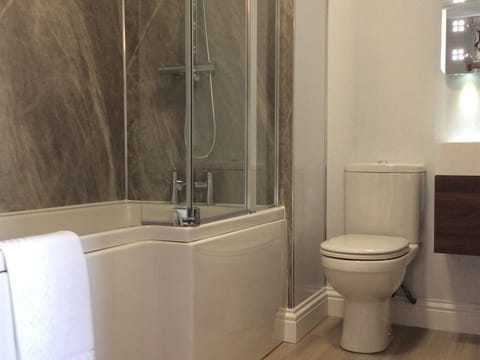 Deluxe Double Room, Ensuite, Sea View (Room 7) | Bathroom