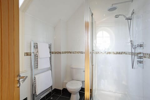 Superior Double or Twin Room, Sea View (Kingsize) | Bathroom shower