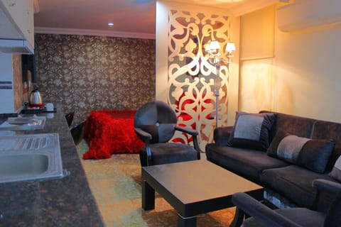 Executive Suite | Minibar, desk, soundproofing, free WiFi