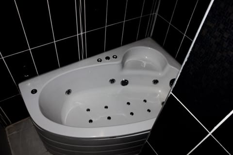 Executive Suite | Jetted tub