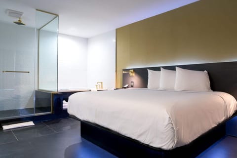 Honeymoon Suite, 1 King Bed, Jetted Tub | Premium bedding, desk, laptop workspace, iron/ironing board