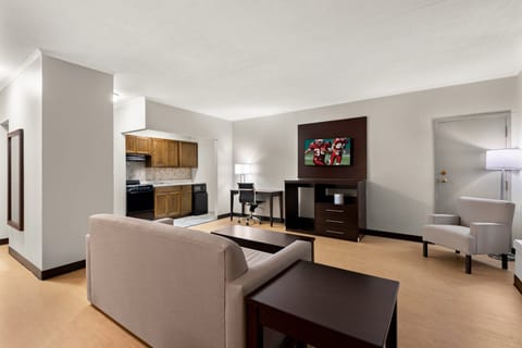 Suite, 2 Queen Beds, Non Smoking, Kitchenette | Private kitchenette | Microwave, coffee/tea maker