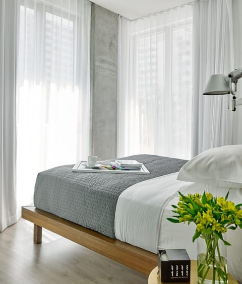 Corner One Bedroom Suite - With Standing Balcony | Room amenity