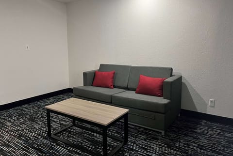 Studio Suite, 1 King Bed, Non Smoking | In-room safe, desk, laptop workspace, blackout drapes