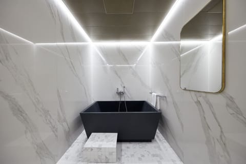 Suite | Bathroom sink