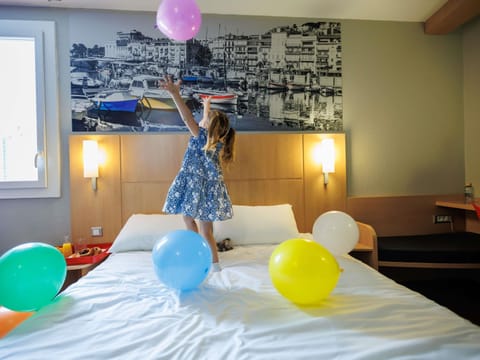 In-room safe, desk, soundproofing, iron/ironing board