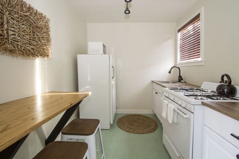 Studio Suite, 1 Queen Bed, Kitchen | Private kitchen | Fridge, coffee/tea maker