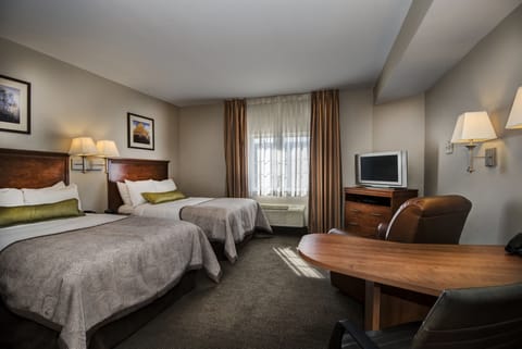 Studio Suite, 2 Double Beds | In-room safe, desk, laptop workspace, iron/ironing board