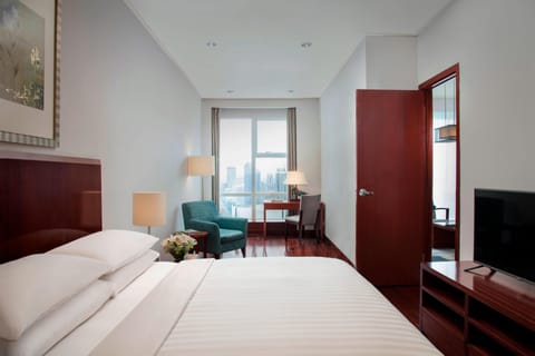 Deluxe Suite, 1 Bedroom, Smoking, City View | Down comforters, minibar, in-room safe, desk