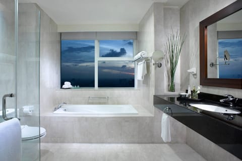 Deluxe Suite, 2 Bedrooms, Smoking, City View (Corner) | Bathroom | Separate tub and shower, deep soaking tub, rainfall showerhead