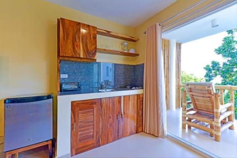 Ocean Suite | Private kitchen | Fridge, electric kettle, toaster, blender