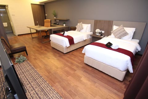 Deluxe Twin | 1 bedroom, premium bedding, pillowtop beds, minibar