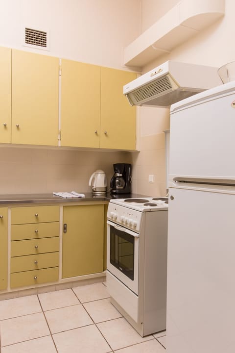 Apartment, 1 Bedroom, Balcony (2 adults) | Private kitchen | Coffee/tea maker, electric kettle