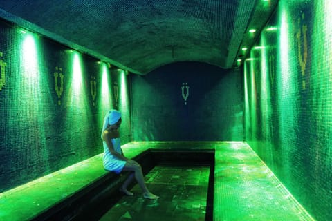 Outdoor treatment areas, sauna, spa tub, steam room, Turkish bath