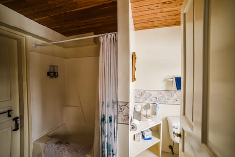 King Fireplace (No Pets) | Bathroom | Combined shower/tub, deep soaking tub, free toiletries, hair dryer