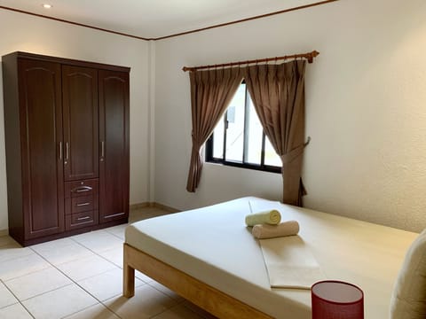 2 Bedroom Apartment | Minibar, desk, free cribs/infant beds, rollaway beds