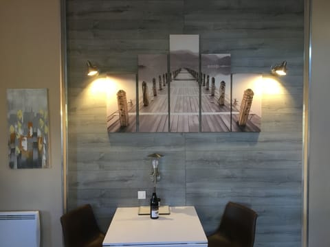 House, Ensuite (The Henhouse)