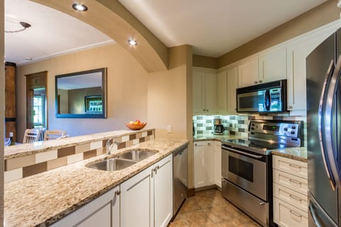 Equinoxe 154-3, 2 Bedrooms | Private kitchen | Full-size fridge, microwave, oven, stovetop