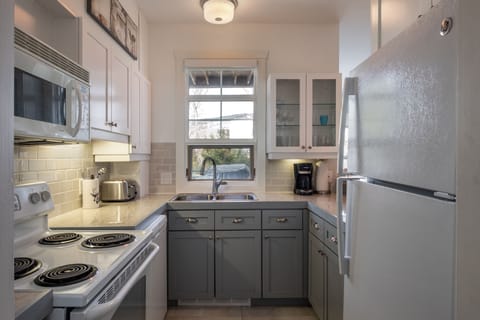 Les Eaux 229-4 , 2 bedrooms | Private kitchen | Full-size fridge, microwave, oven, stovetop