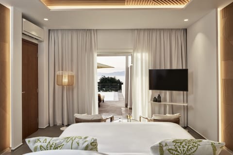 Junior Suite (Era) | Premium bedding, pillowtop beds, minibar, in-room safe