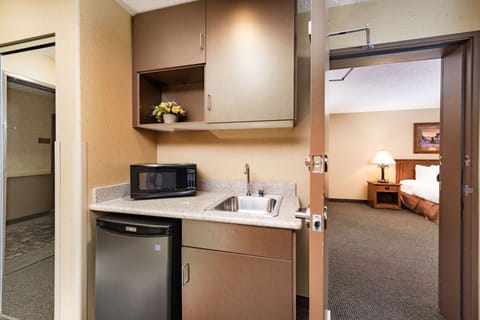 Suite, 1 King Bed, Non Smoking, Jetted Tub | Pillowtop beds, desk, laptop workspace, blackout drapes