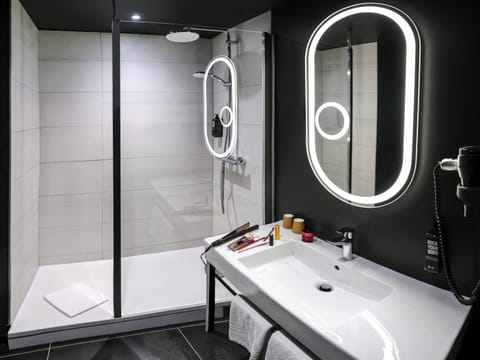 In-room safe, desk, soundproofing, iron/ironing board