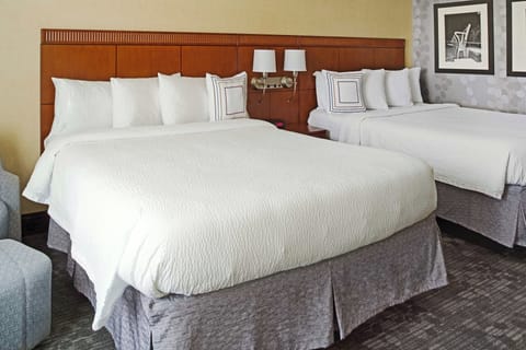 Premium bedding, desk, iron/ironing board, free WiFi