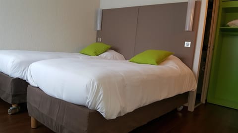 Standard Room, 1 Double Bed | Desk, soundproofing, free WiFi, bed sheets