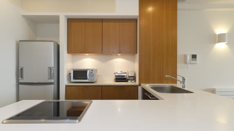 Premium Room, 3 Bedrooms | Private kitchen | Full-size fridge, microwave, oven, stovetop