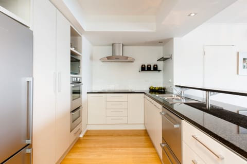 Penthouse | Private kitchen | Full-size fridge, microwave, oven, stovetop