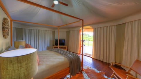 King Safari Tent | Premium bedding, free WiFi, bed sheets