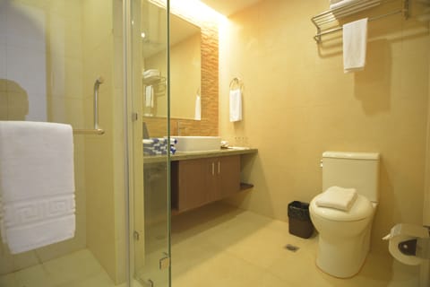 Villa | Bathroom | Shower, free toiletries, slippers, towels