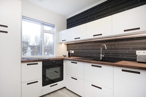 Apartment, 2 Bedrooms | Private kitchen