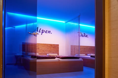 Sauna, spa tub, steam room, body treatments, hot stone massages