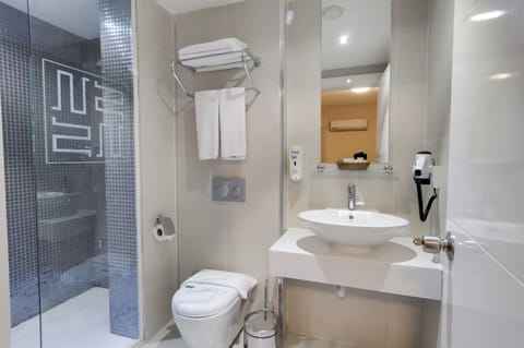 Standard Double or Twin Room | Bathroom | Shower, free toiletries, hair dryer, slippers