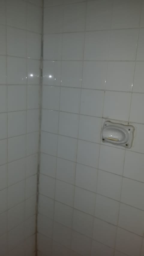 Shower, free toiletries