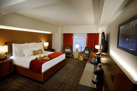Standard Room, 1 King Bed, Tower (Cherokee) | Hypo-allergenic bedding, in-room safe, desk, laptop workspace