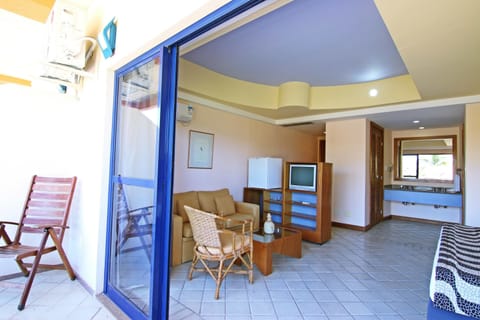 Suite, 1 Queen Bed | Minibar, desk, blackout drapes, iron/ironing board