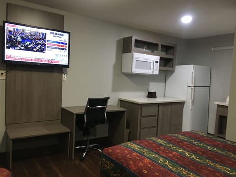 Standard Room, 1 King Bed | Desk, laptop workspace, free WiFi, bed sheets