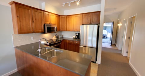 Standard Suite, 2 Bedrooms, Kitchen | Private kitchen | Fridge, microwave, oven, stovetop