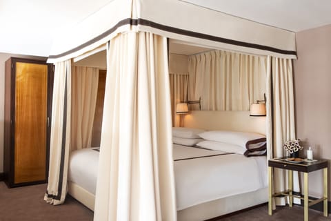 Townhouse Suite | Premium bedding, free minibar, in-room safe, blackout drapes