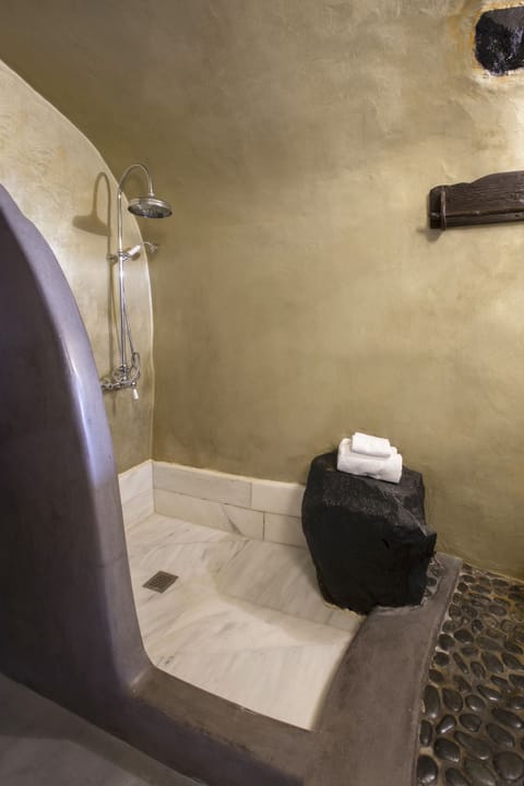 Double Room with Sharing Plunge Pool and Partial Caldera View | Bathroom | Shower, designer toiletries, hair dryer, bathrobes