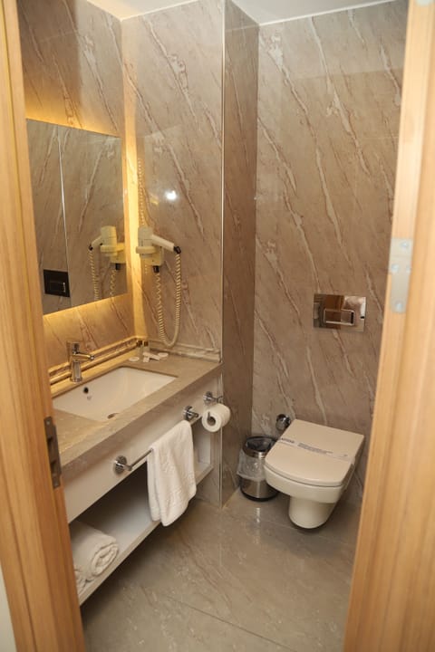 Suite | Bathroom | Shower, hair dryer, slippers