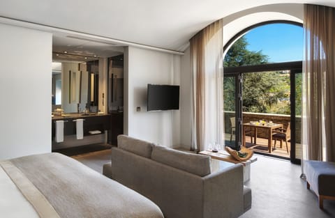 Quinta River | Living room | 48-inch LCD TV with satellite channels, TV, fireplace